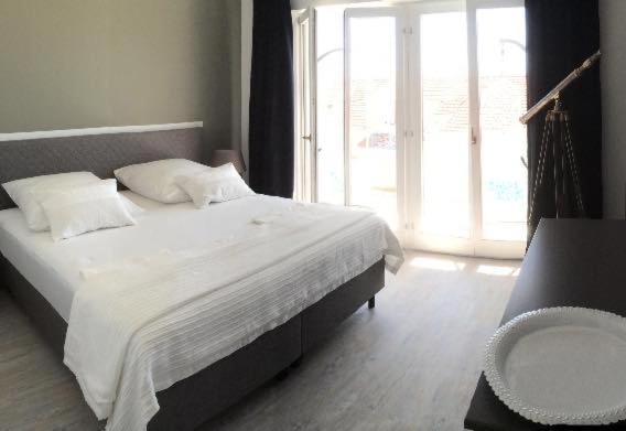 Seaside Villa With Private Pool Home By The Sea - Villa Трогир Екстериор снимка